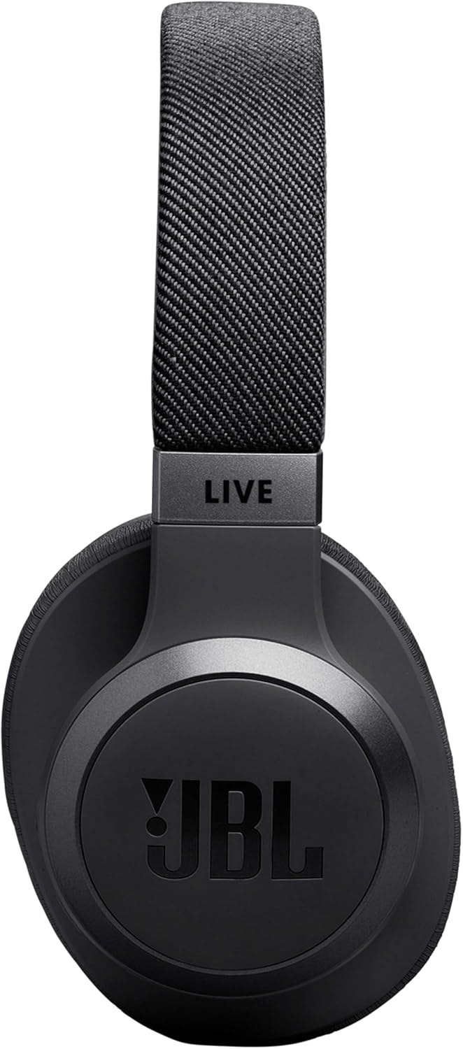 Visão superior da faixa e concha auricular direita do fone JBL Live 770NC preto com logo JBL e detalhe LIVE.