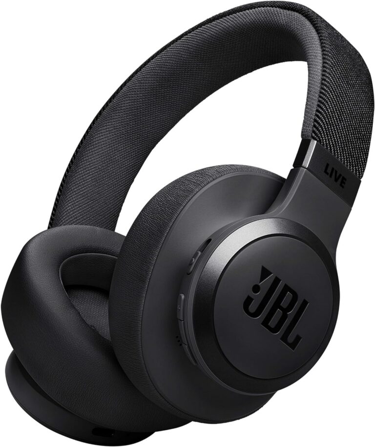 Fone de ouvido Bluetooth JBL Live 770NC preto digital na posição de ângulo lateral, mostrando detalhes do design acolchoado.