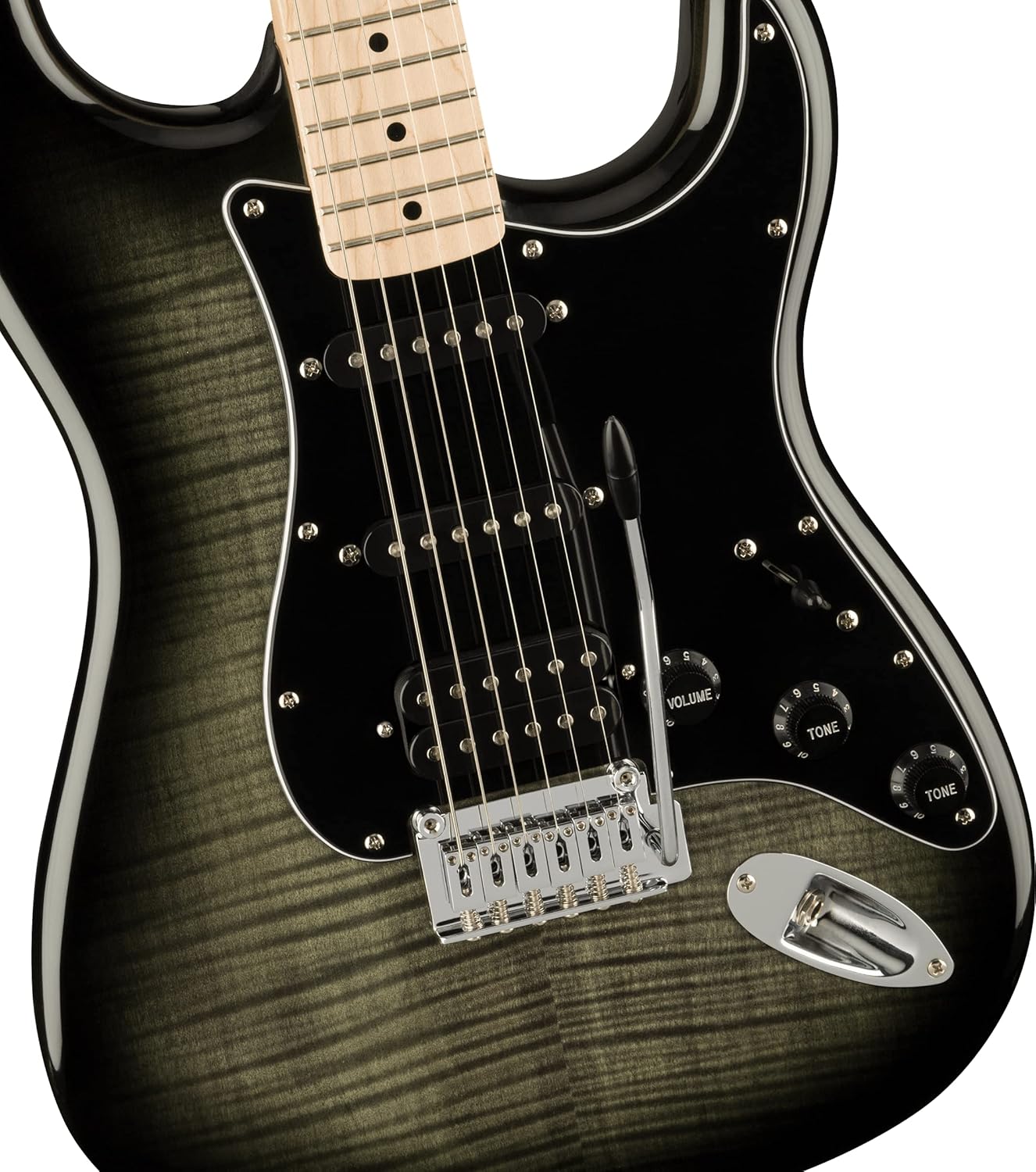 Close no corpo da guitarra Fender Squier Affinity Stratocaster Black Burst com escala maple